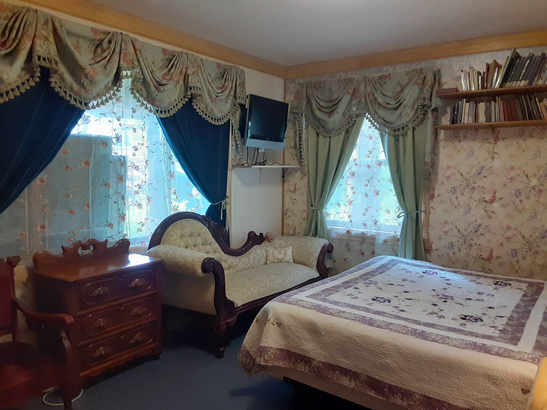 Hungry Moose Bed and Breakfast gallery
